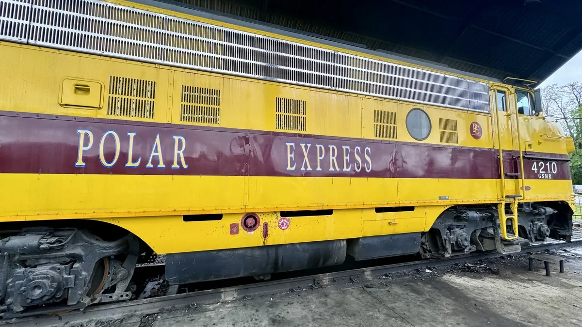 5 Towns In The Smoky Mountains That Should Be On Your List To Visit 3 Great Smoky Mountains Railroad in Bryson City