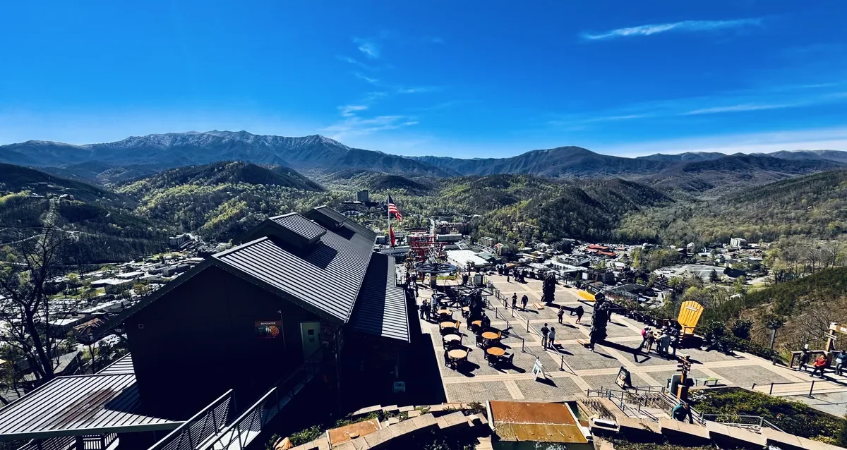 restaurant and gift shop at skypark gatlinburg