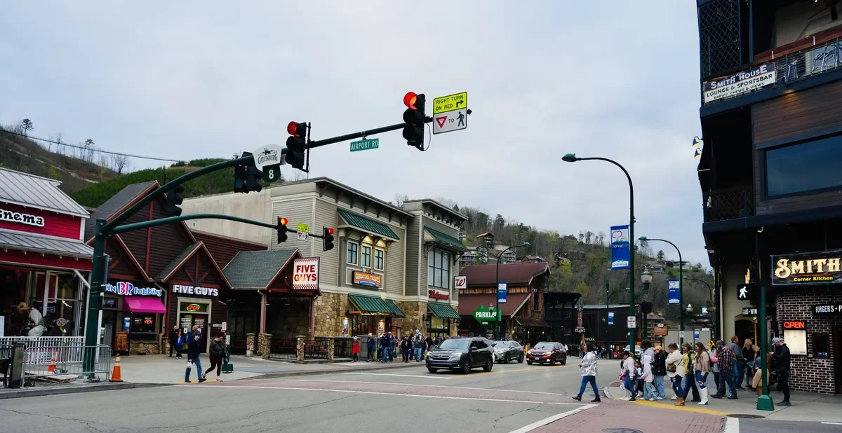 A Guide To A Gatlinburg Family Vacation 6 downtown gatlinburg