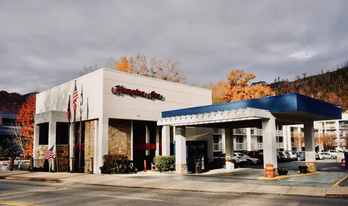 Great Location, BUT: Hampton Inn Gatlinburg Review