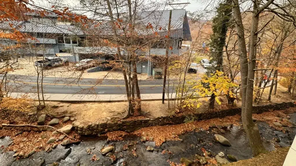 Ober Mountain view of base station from hotel balcony next door