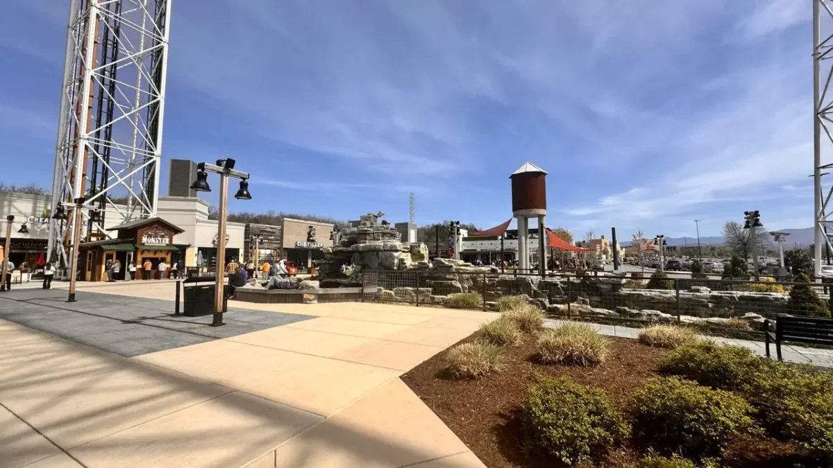 Experience Pigeon Forge Without Spending A Dime: 10 Must-Do Free Activities 4 Mountain Mile Shops