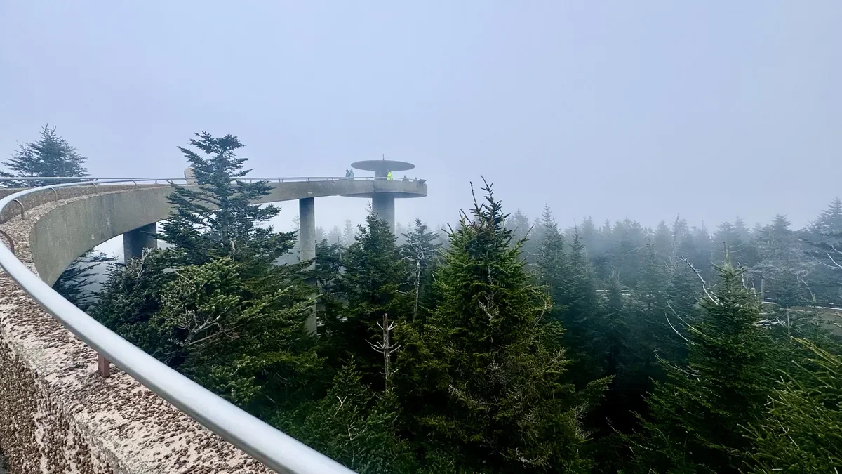 clingmans dome overlook on a cloudy day