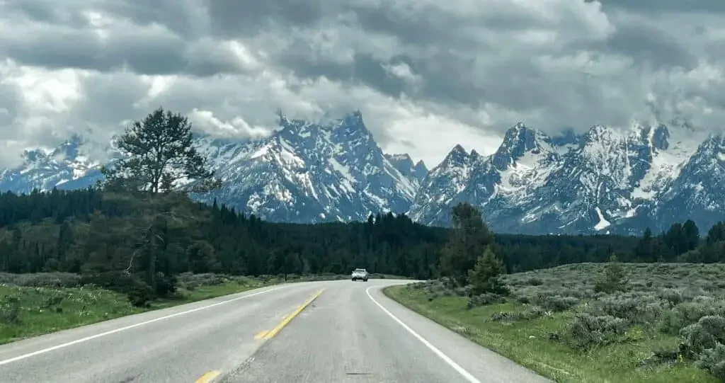 grand teton road to yellowstone