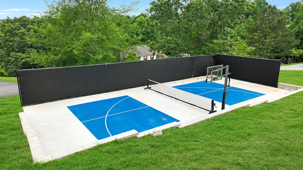 Dual-use court for basketball and tennis