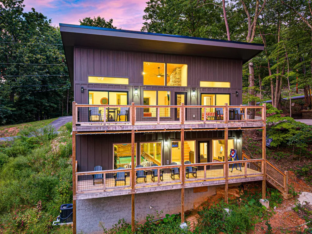 Modern cabin with spacious outdoor deck