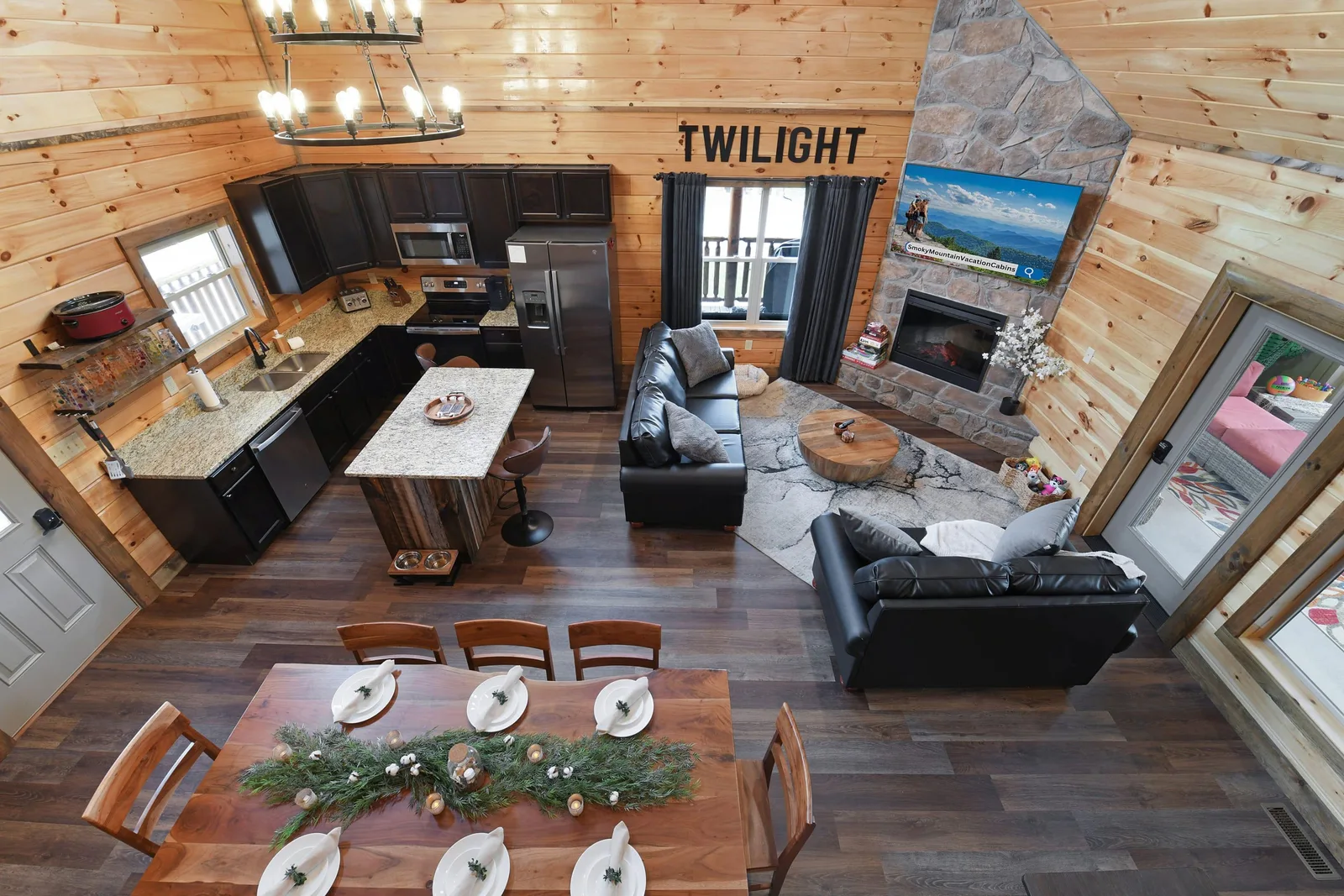 Twilight Cabin – Indoor Pool, Hot Tub & Game Room
